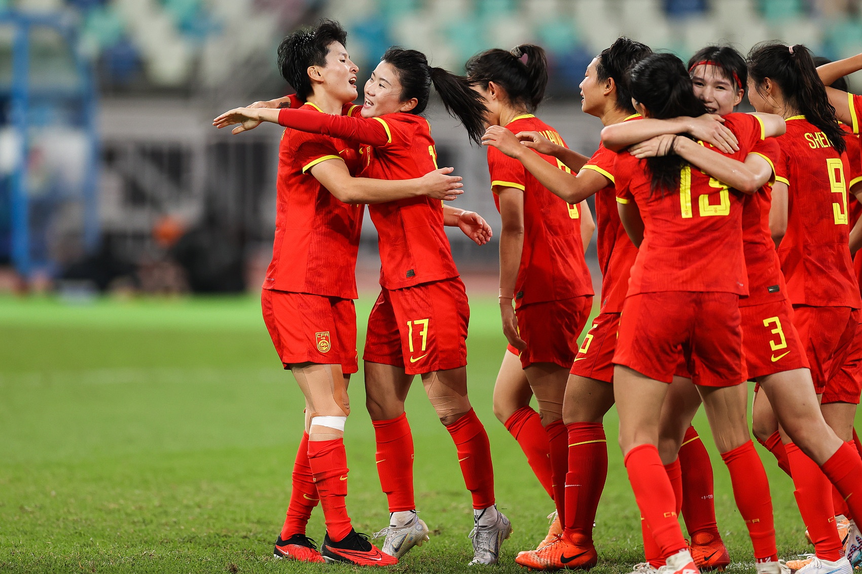 新帅首期！中国女足大名单公布：王珊珊在列，王霜领衔7名海外球员